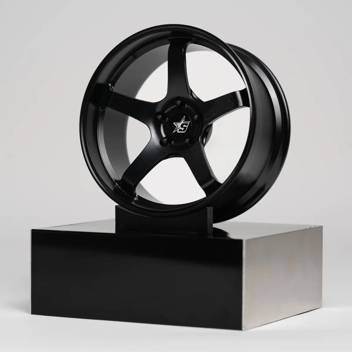 Advan Gt | Black Edition 1