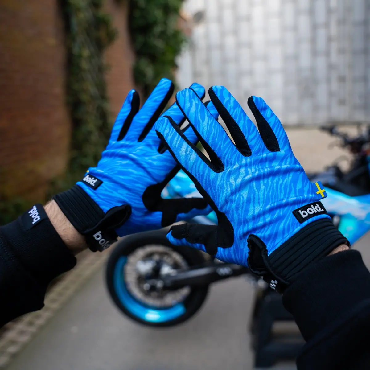 Bold. Ntk V5 Swift Mx Gloves 1